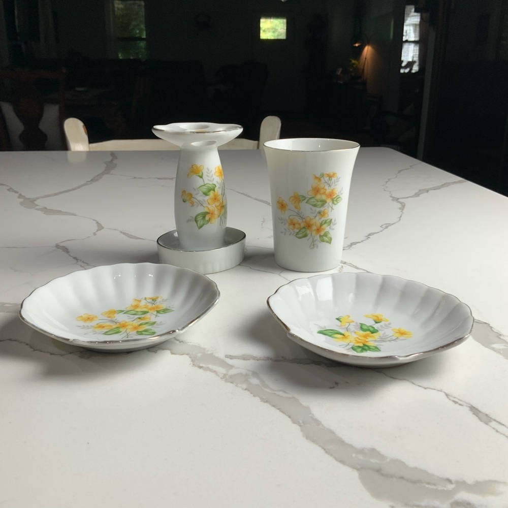 Vintage Floral Bathroom Set - Picture 2 of 5